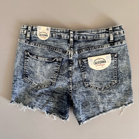 NWT Stretch denim shorts - Picture 4 of 6